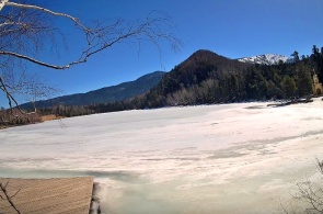 Ecoparque de los lagos en Snezhnaya. Vista del lago Esmeralda. Cámaras web de Baikalsk