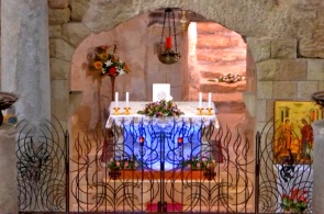 Altar en la gruta de la Iglesia de la Anunciación. Webcams de Nazaret en línea