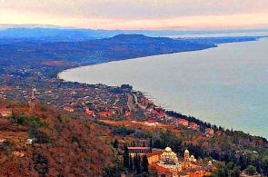 Vista de la ciudad desde la montaña Iverskaya (panorama). Webcams Nuevo Athos