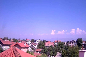 El pueblo de Cazeneuve, cámara web de las montañas de los Balcanes en línea