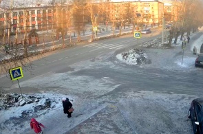 La intersección de las calles Krasnoarmeyskaya y Chekhov. Cámaras web en Kyzyl en línea