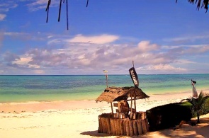 Playa cerca de la escuela de surf Bweyuu. Cámaras web de Zanzíbar