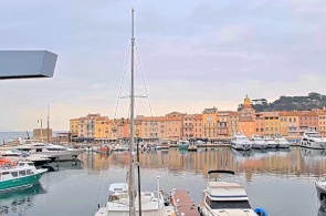 Puerto. Ángulo 2. Cámaras web de Saint-Tropez en línea