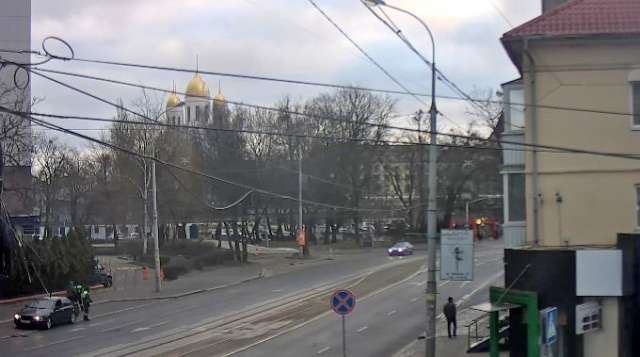 Encrucijada de las calles Sovetsky Prospekt y Tchaikovsky. Webcams Kaliningrado en línea