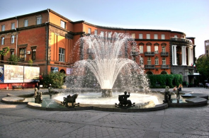 Charles Aznavour Square, fuente. Webcam de Ereván en línea