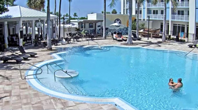 Piscina del hotel 24 North Hotel Key West. Webcams de Key West en línea