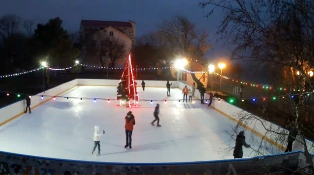 Pista de patinaje en el Mar Negro. Webcam anapa en línea